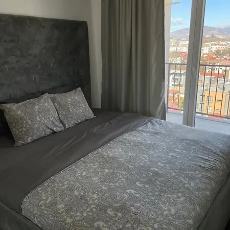 Urban Harmony Apartment *