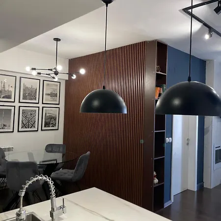Urban Harmony Apartment *